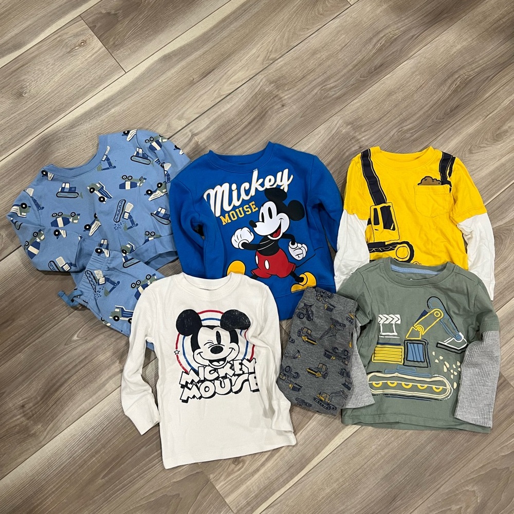 Assorted boys clothes size 2T
